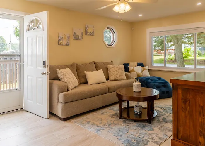 Seabreeze Lakeside Getaway