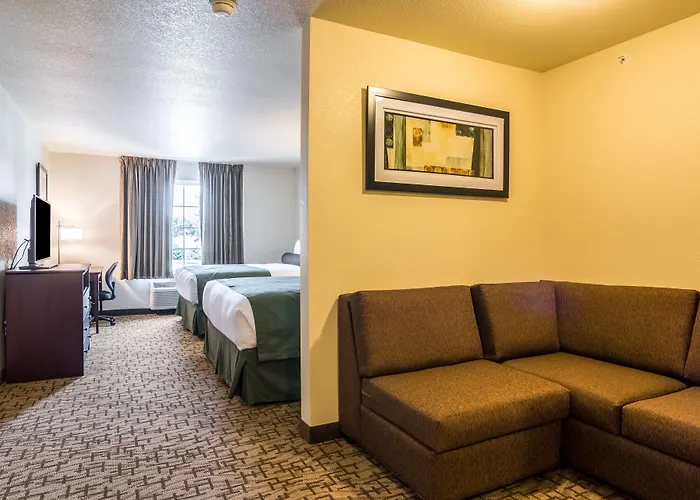Cobblestone Hotel & Suites - Torrington