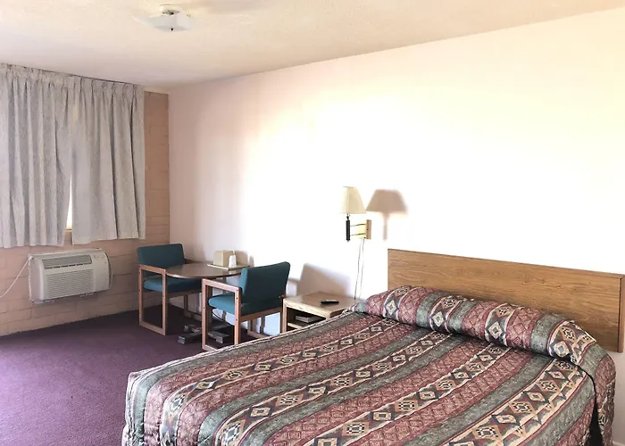 Deluxe Inn Motel
