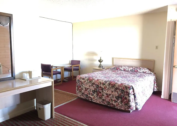 Deluxe Inn Motel