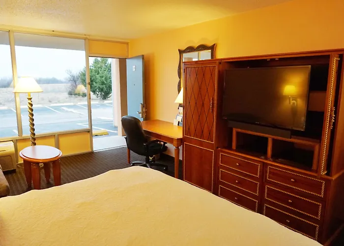 Castle Inn & Suites By Oyo Lawton