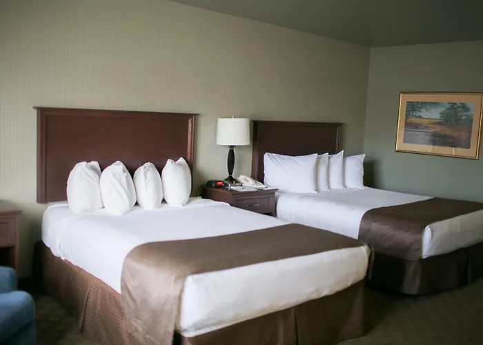Seaport Inn & Suites