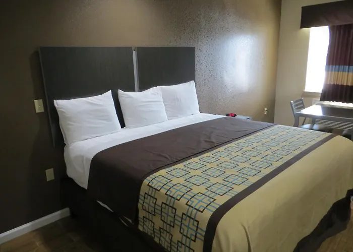 Scottish Inn & Suites Baytown
