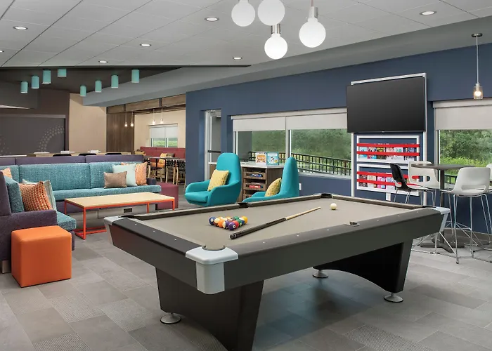 Hampton Inn & Suites Charlotte Airport Lake Pointe