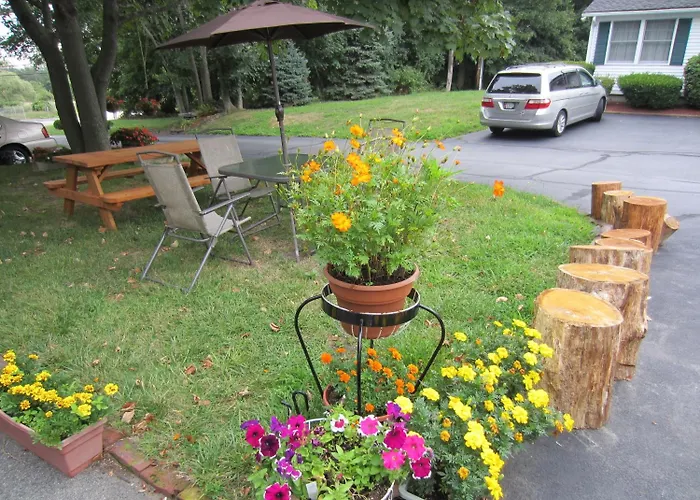 Founder'S Brook Motel And Suites