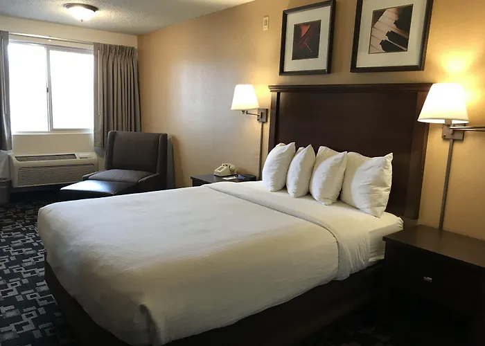 Morningglory Inn & Suites
