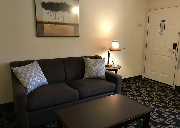 Morningglory Inn & Suites