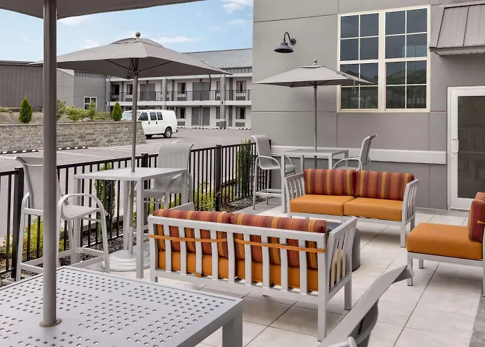 Days Inn & Suites By Wyndham Bowling Green