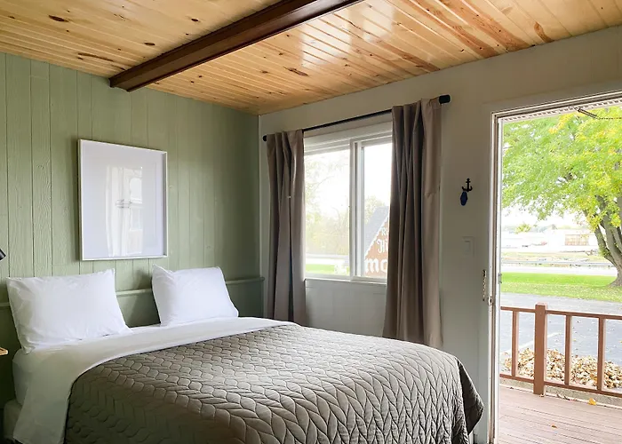 The River Hills Motel - Algoma, Wi - Near Door County