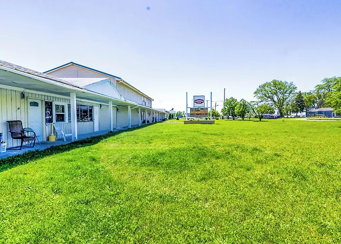Country Hearth Inn & Suites By Oyo Sturgis