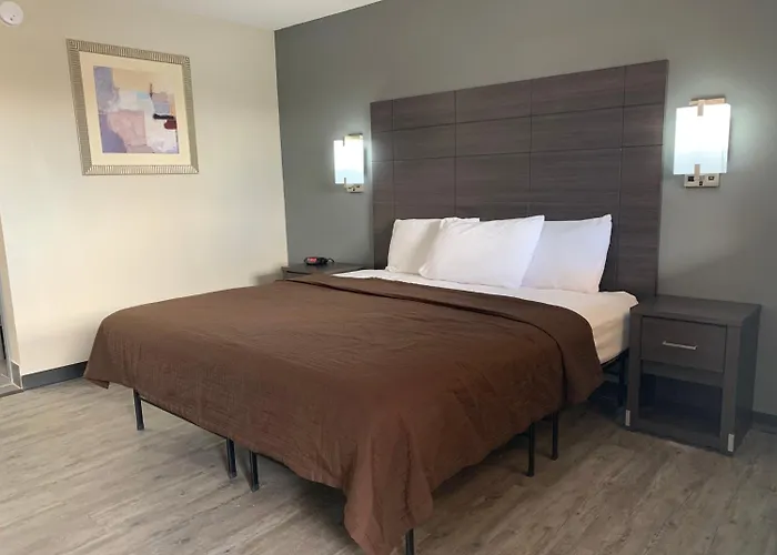 Crescent Park Motel & Suites