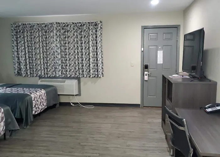 Crescent Park Motel & Suites
