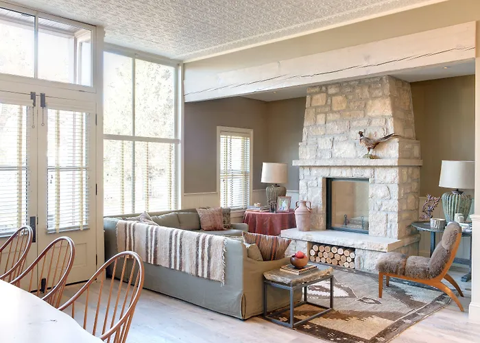 Eleven Scarp Ridge Lodge