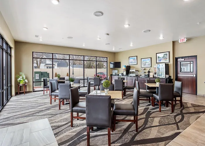 Cobblestone Hotel & Suites - Little Chute