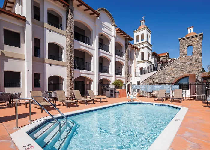 La Quinta Inn & Suites By Wyndham Santa Cruz