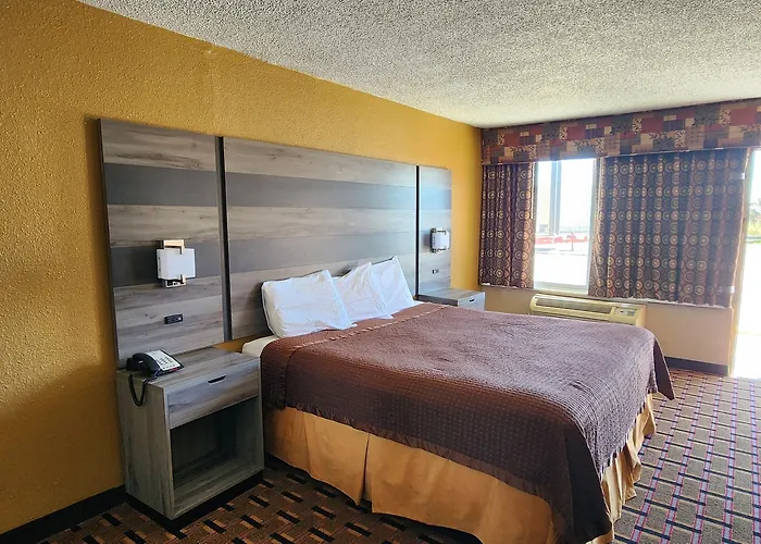 Super 7 Inn