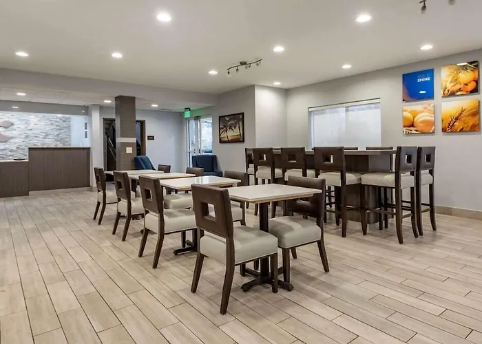 Comfort Inn & Suites Liverpool - Syracuse