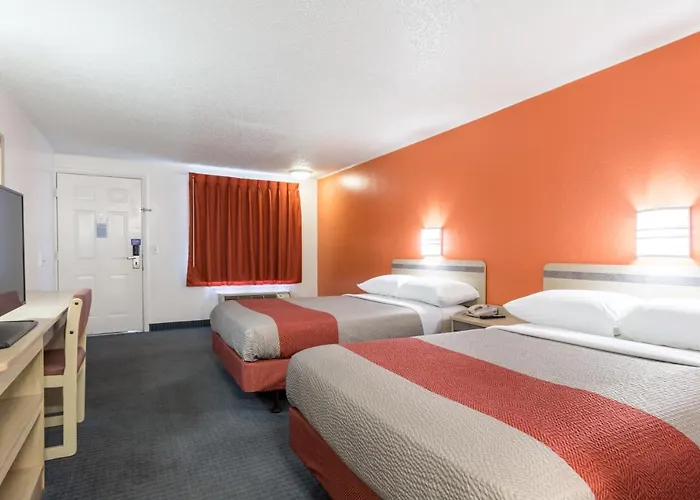 Travelodge By Wyndham Lansing
