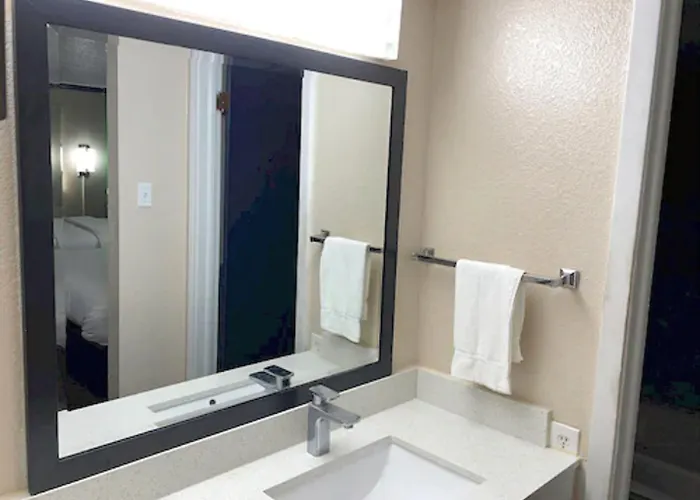 Travelers Inn And Suites Wharton