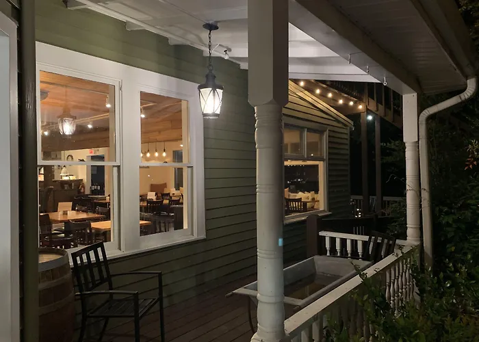 Woodbridge Inn & Tavern