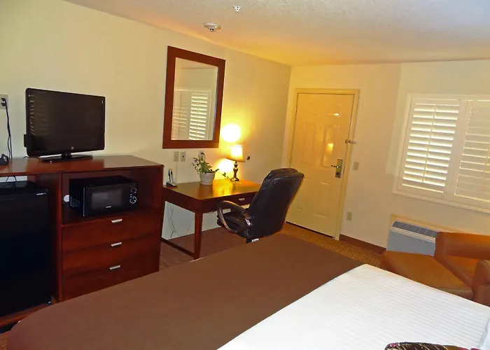 Kenedy Inn And Suites