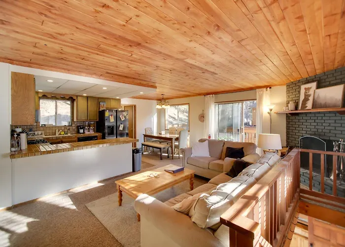 Peaceful & Idyllic Forest Cabin W/ Pool Table