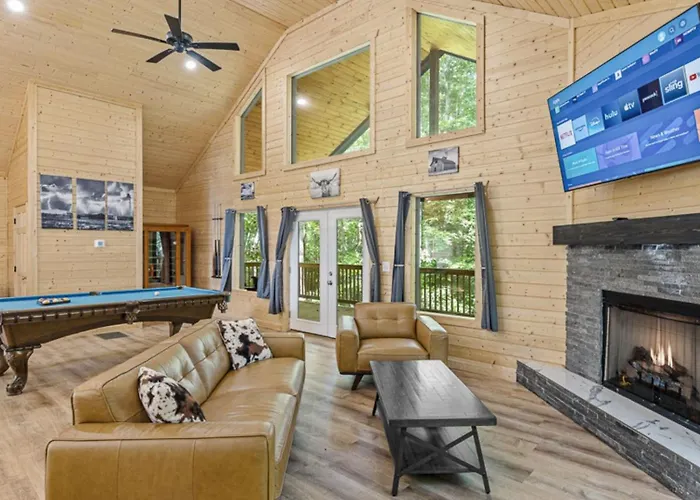 True Love Treehouse - Magic Above The Pines