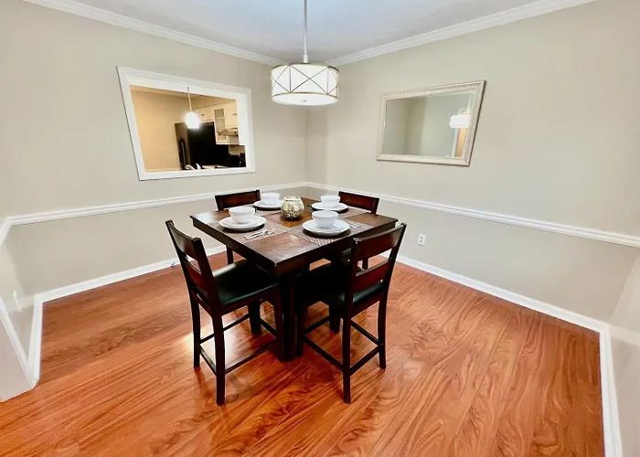Ecstatic Town Home In Stone Mountain