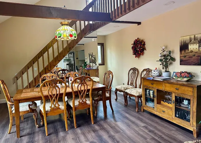 Wow!! Ultimate Pocono Retreat, Hot Tub, Game Room, Deck, Lakes, Skiing, Pools