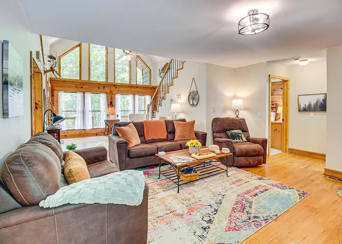 North Georgia Cabin W/ Hot Tub & Community Perks!