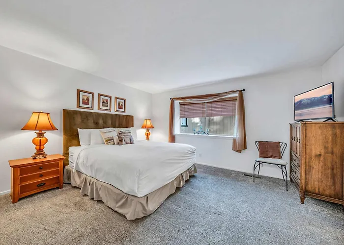 Modern 3Bd -Walk To Lake & Beach