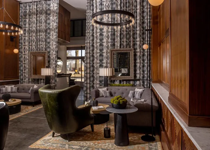 The Louis Hotel