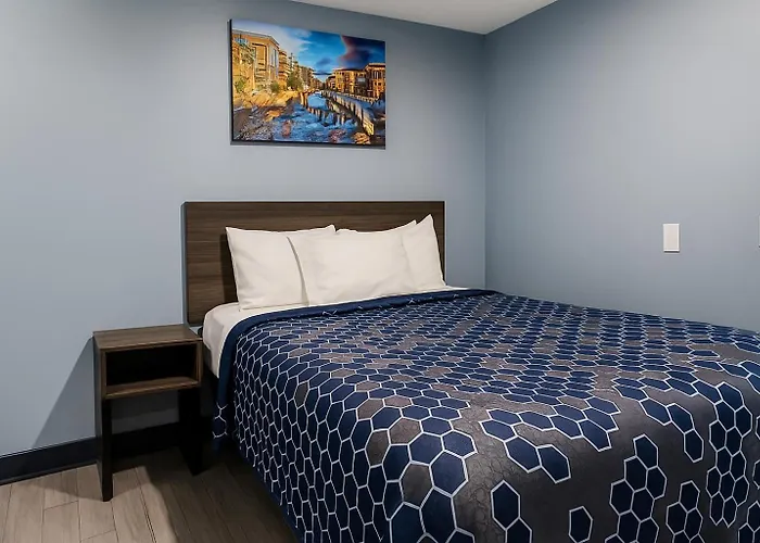 Hillsboro Inn & Suites