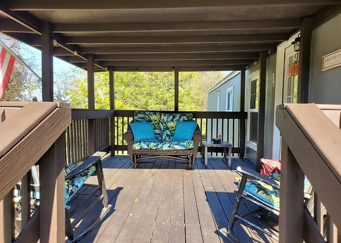 Cheerful Cozy Cottage 2 Bedroom 1Bath