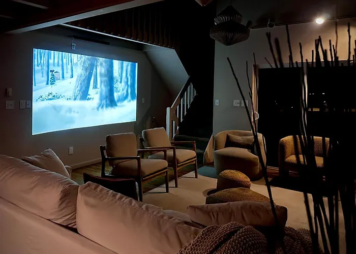 Woodland Chalet I Hot Tub I Home Theater I Fenced Yard I Pet Friendly