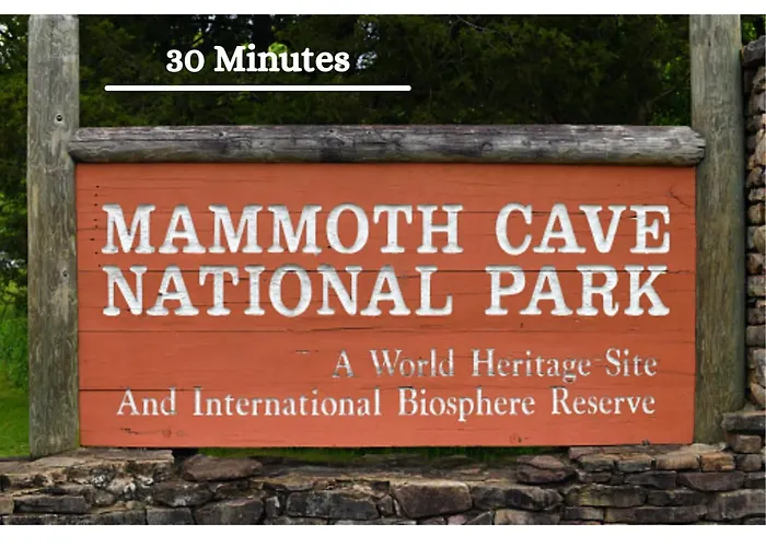 White Pines Lodge- Wooded Retreat