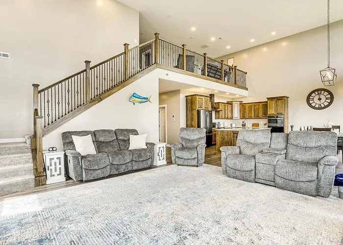 2 Mi To Lewis And Clark Lake: Spacious Getaway