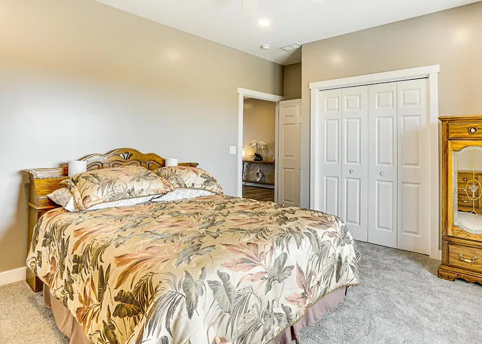 2 Mi To Lewis And Clark Lake: Spacious Getaway