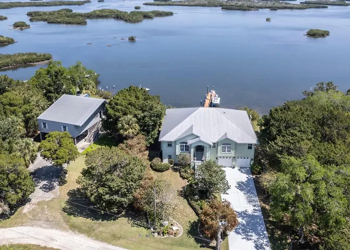 Ozello Coastal Estate 2 Waterfront Homes, 3 Private Docks, Expansive Views Of The Mangrove Islands Teaming With Manatees, Dolphins, Otters And Great Fishing Just Out Your Back Door! Sleeps 14 In Total Great For Family Gatherings, Shallow Water Boats