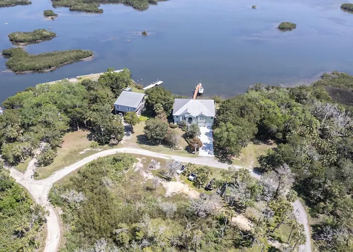 Ozello Coastal Estate 2 Waterfront Homes, 3 Private Docks, Expansive Views Of The Mangrove Islands Teaming With Manatees, Dolphins, Otters And Great Fishing Just Out Your Back Door! Sleeps 14 In Total Great For Family Gatherings, Shallow Water Boats