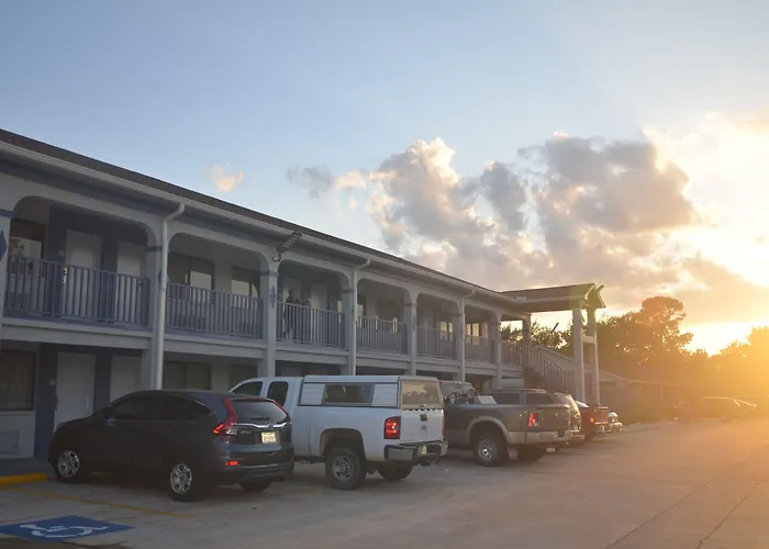 Travelers Inn