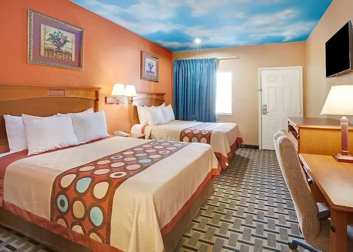Sapphire Inn & Suites