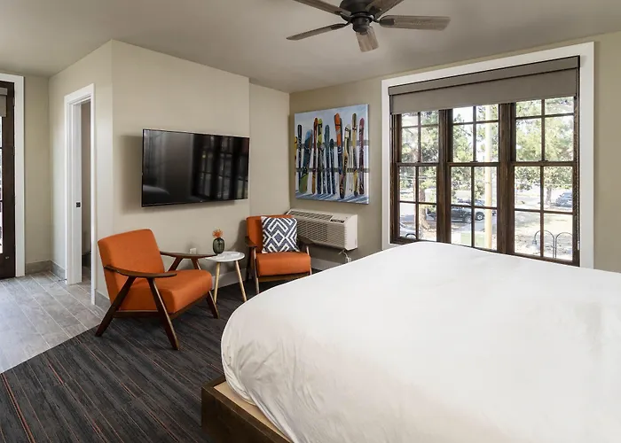 Ski Inn Taphouse Hotel