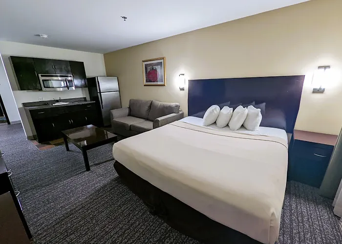 Fairbridge Inn & Suites Canadian