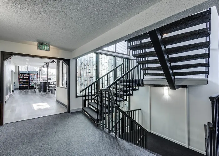 Days Inn & Suites By Wyndham Spokane