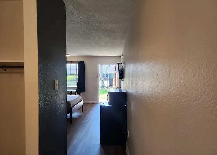 Red Carpet Inn - Houma