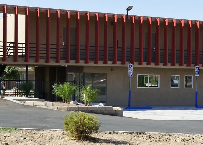 Apple Valley Hotel & Lodge