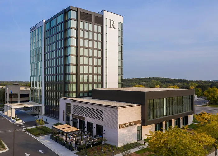Renaissance Milwaukee West Hotel