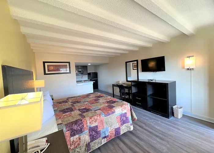 James River Inn & Suites