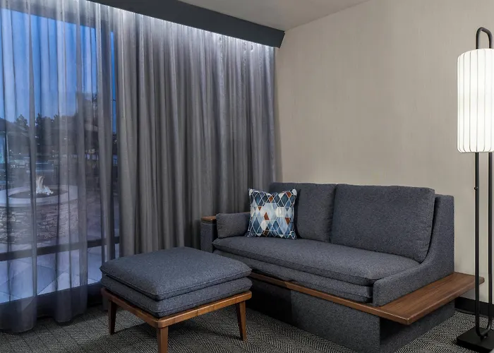 Courtyard By Marriott Bettendorf